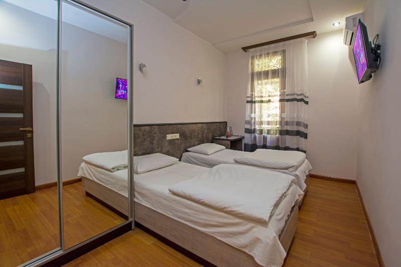 Mini Hotel יירבאן מראה חיצוני תמונה