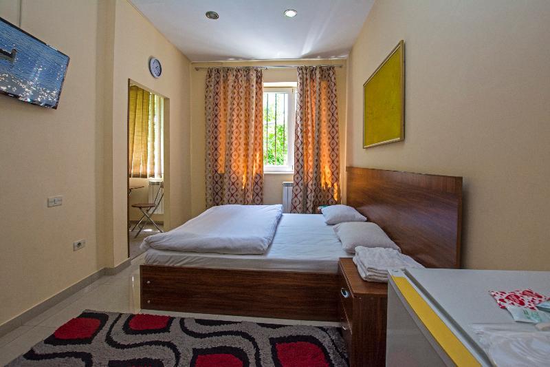 Mini Hotel יירבאן מראה חיצוני תמונה