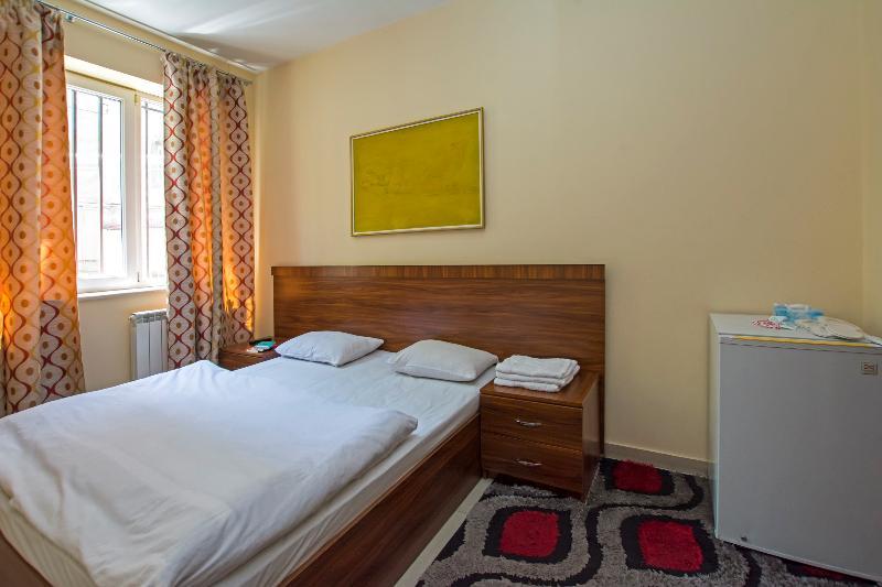 Mini Hotel יירבאן מראה חיצוני תמונה